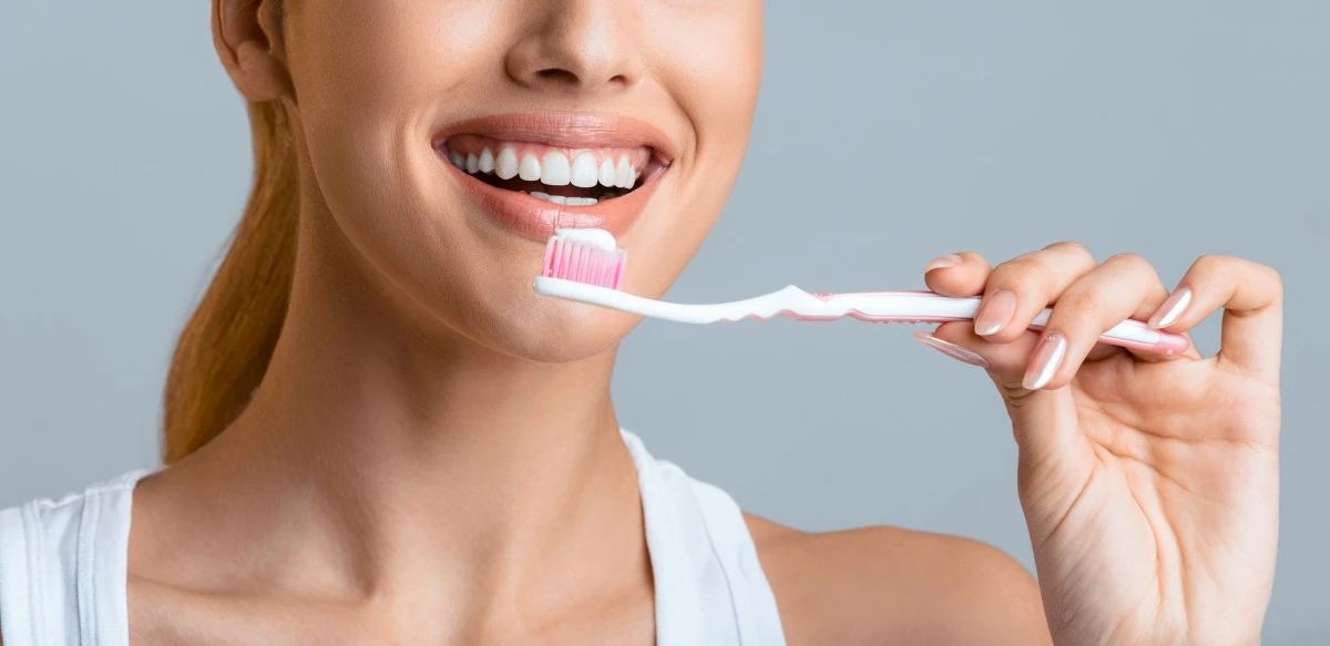 girl brushing her perfect teeth